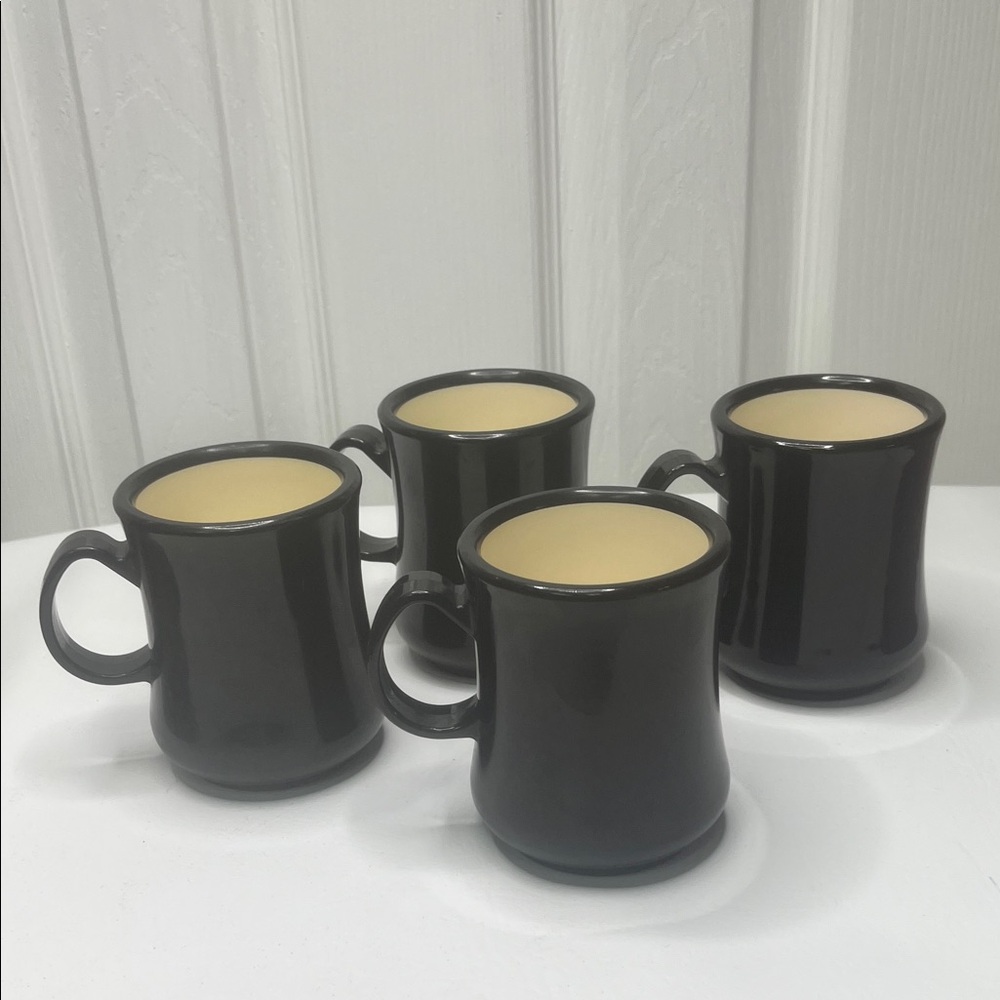 Coffee Mugs Vintage International Plastics of Oklahoma 4 pcs Black